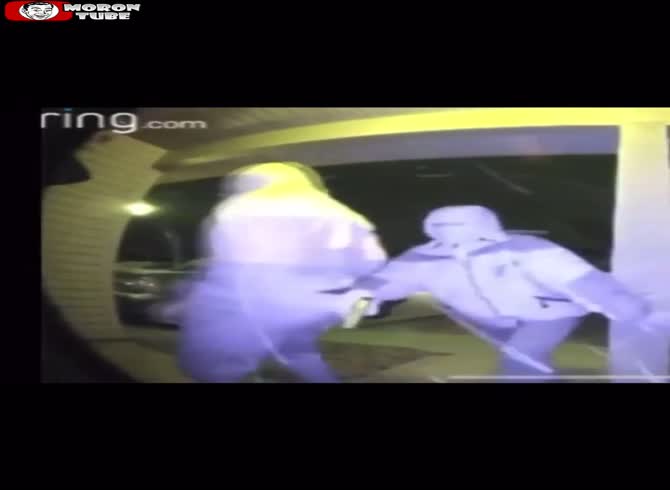 Video :When he tries to break into a residence, things don't work out